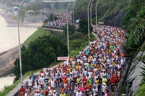 Feira da prova recebe centenas de atletas. Corrida acontece neste domingo, dia 08/07/ Foto: Divulgação
